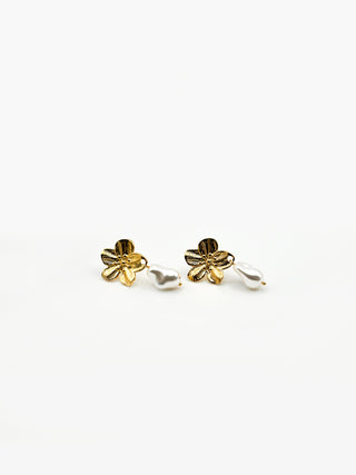 Seashore Gold Floral Pearl Earrings